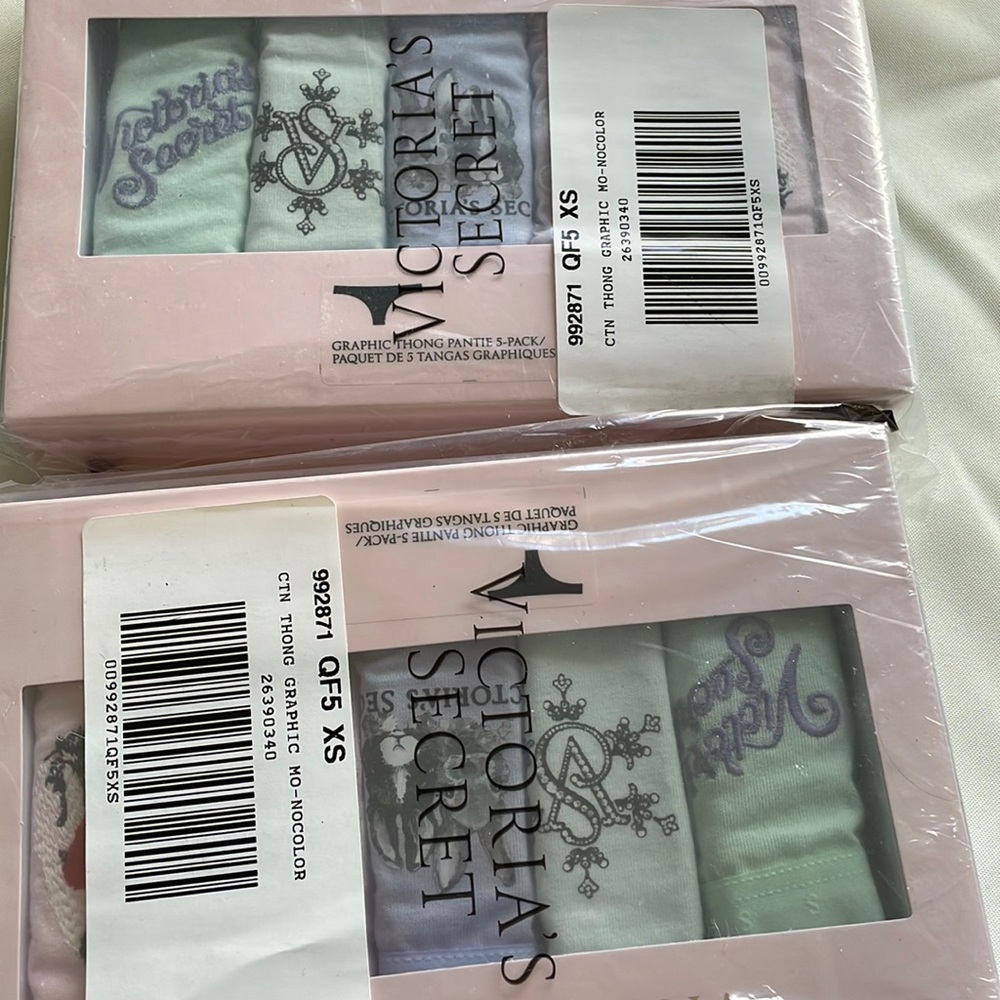 10 NWT Thongs Victoria's Secret 2 x graphic thong set! XS